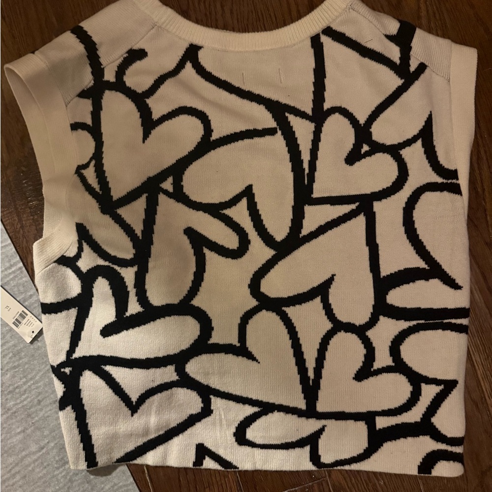 Heart Patterned Sleeveless Top